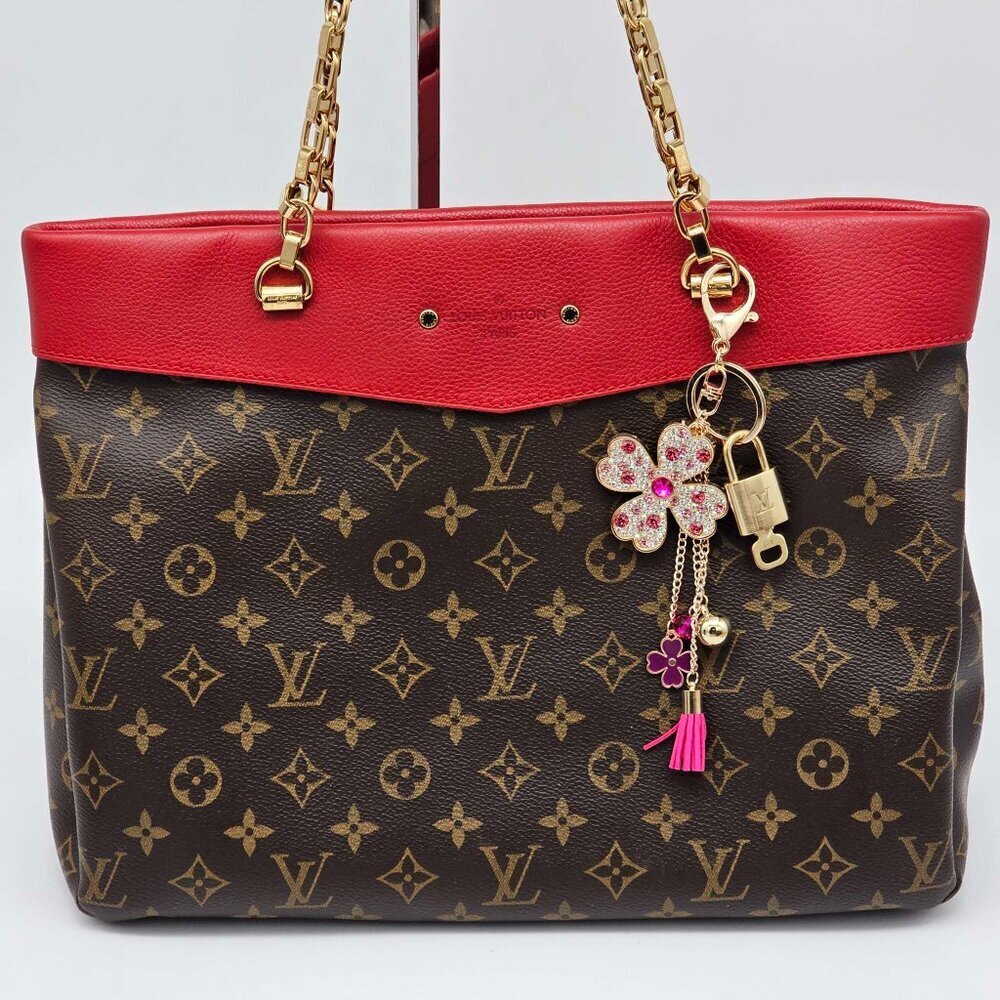 LV Gold Padlock Authentic 🔑 Luxury Bag Charm w/ Unbranded Flower Keychain